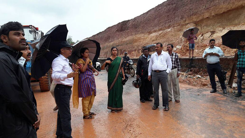 ಮೂರನೆ ಬಾರಿಗೆ ಒತ್ತಿನೆಣೆ ಗುಡ್ಡ ಕುಸಿತ, ಸಂಚಾರ ಸ್ಥಗಿತ: ಜಿಲ್ಲಾಧಿಕಾರಿ ಭೇಟಿ
